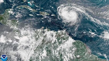 Hurricane Arrin is approaching at a speed of 260 kilometers per hour