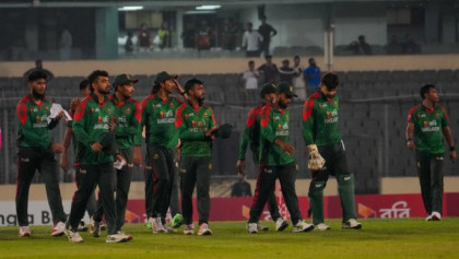 West Indies clinch super over win after thrilling tie in Mirpur