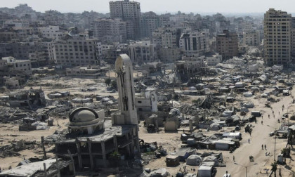 Trump warns Hamas not to break the Gaza deal as Vance heads to Israel