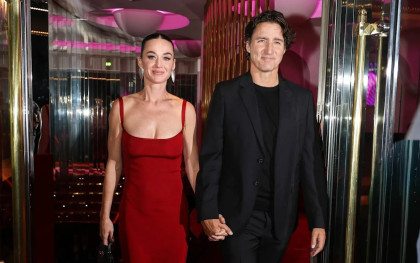 Katy Perry and Justin Trudeau poses for a photo in Paris