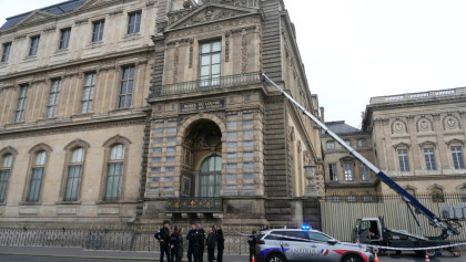 France arrests five new suspects in Louvre heist probe: prosecutor