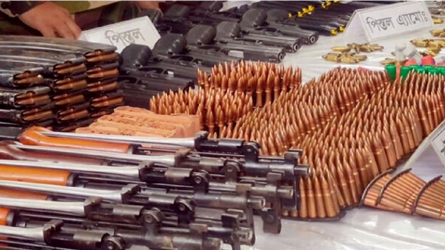 Govt announces cash rewards for recovery of looted police weapons