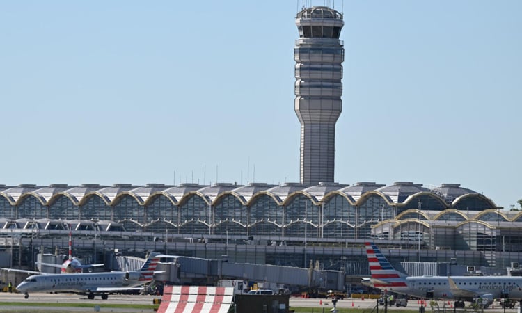 US travel woes mount as govt shutdown prompts flight cuts