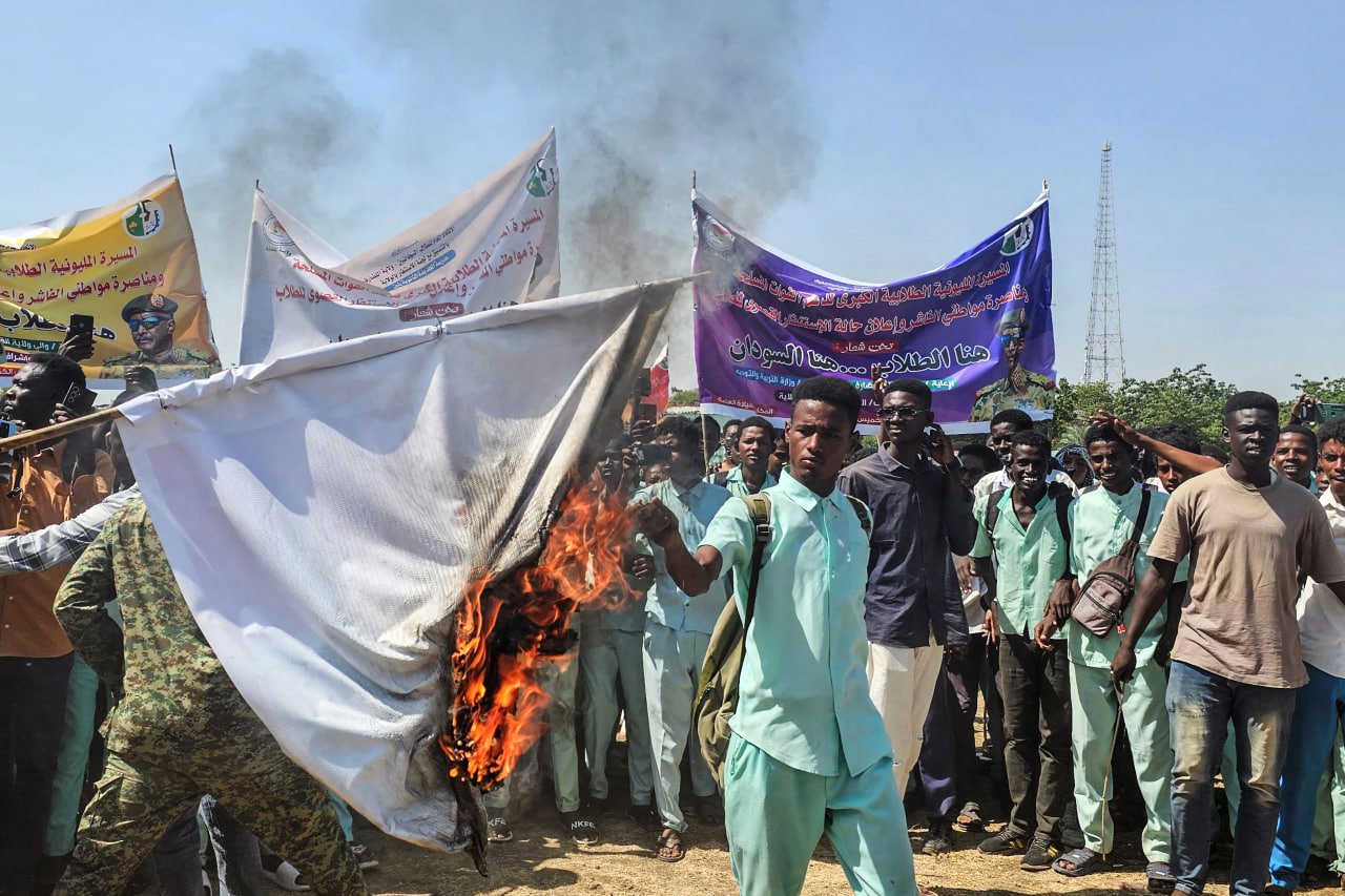 Sudanese city 'living in fear' as paramilitary threat looms