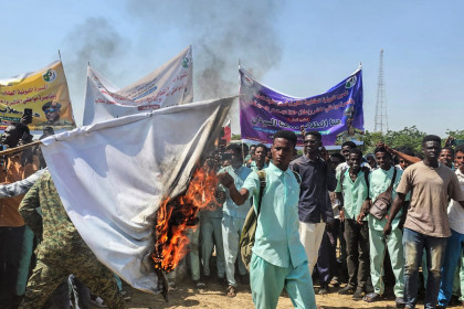 Sudanese city 'living in fear' as paramilitary threat looms