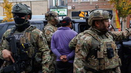 US judge orders hundreds of arrested migrants released on bond