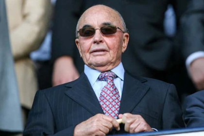 Trump pardons billionaire former Tottenham owner Joe Lewis