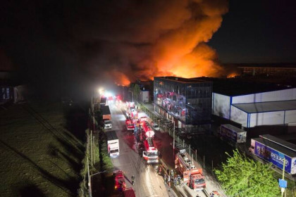 Big explosion rocks industrial area outside Argentine capital