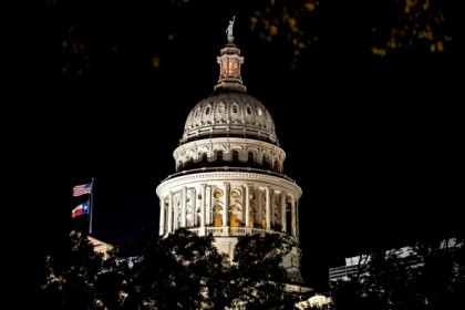 Supreme Court halts  block on new Texas voting districts