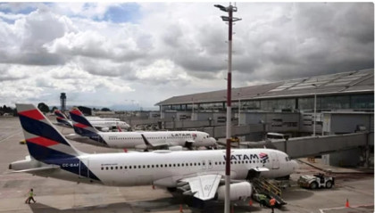 Six airlines cancel Venezuela flights after US warning