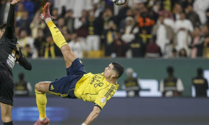 Ronaldo, 40, scores stunning bicycle kick
