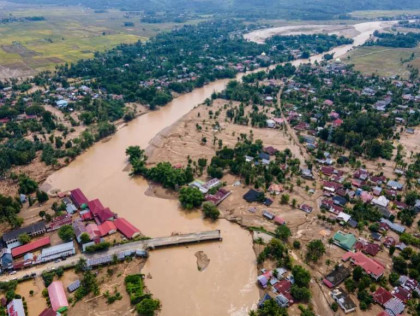 174 dead in Indonesia floods: official  