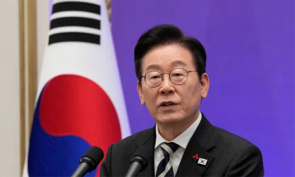 South Korea leader ‘feels should apologise’ to Pyongyang over predecessor’s actions