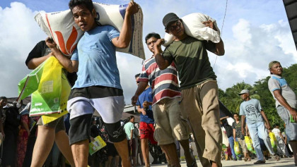 ‘No food’: Indonesians scrounge for supplies after flood disaster