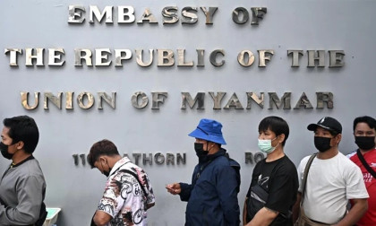 Myanmar citisens head to early polls in Bangkok