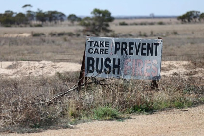 Hot winds fan dozens of bushfires across eastern Australia