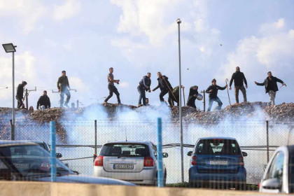 Protesting farmers disrupt airport flights in Crete