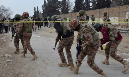 Pakistani Taliban kill six soldiers in checkpoint attack