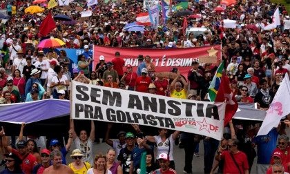 Thousands march in Brazil against bill reducing Bolsonaro sentence