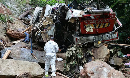 Bus plunges into ravine in Colombia, killing 17