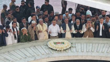 Tarique Rahman pays tribute to his father’s grave
