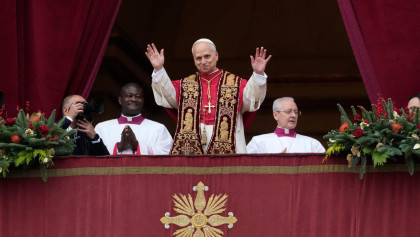 Pope calls for dialogue between Russia and Ukraine in Christmas blessing