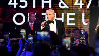 Israel’s Netanyahu among partygoers at Trump’s New Year’s Eve fete