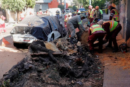 6.5-magnitude quake shakes Mexico City and beach resort, killing two