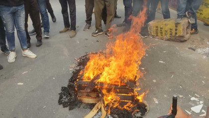 Protests against NEIR turn violent at Karwan Bazar; 20 mobile phone traders injured