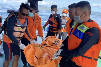 Indonesia rescuers find Spanish tourist’s body after boat sinks