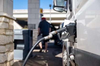 Oil prices fall after US ousts Venezuela's Maduro