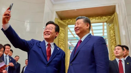 South Korea’s Lee snaps Xi selfie with Chinese ‘backdoor’ phone