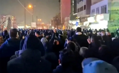 New protests erupt in Iran despite internet shutdown