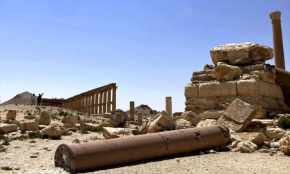 US announces ‘large-scale’ strikes against IS in Syria