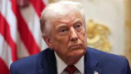 Trump sets meeting with Venezuelan opposition leader, Caracas under pressure
