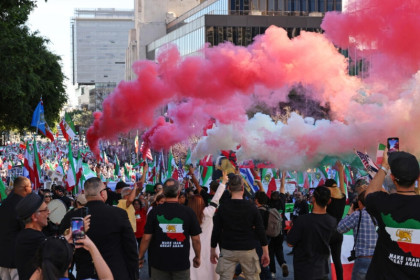 Thousands march in US to back Iranian anti-government protesters