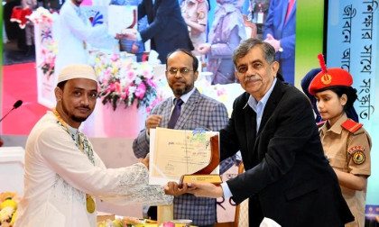 Dr Abrar calls for co-education, curriculum reform to make learning practical