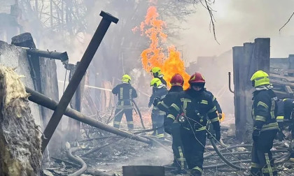 Russian strikes kill one, wound 15 in Ukraine