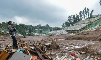 Indonesia resumes search for dozens missing in deadly landslide