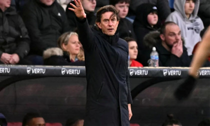 Frank under increased pressure after Spurs stumble at Burnley as City win