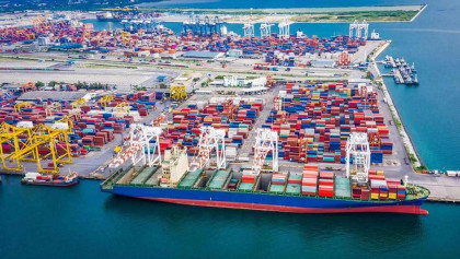 21 lakh tonnes of consumer goods stuck at Chattogram Port