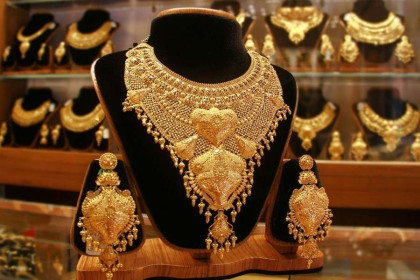 Gold price drops by Tk14,638 per bhori in Bangladesh after record high