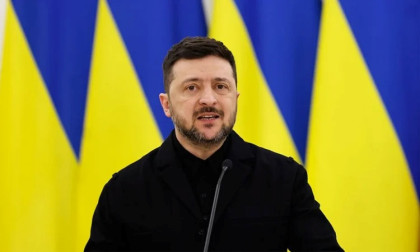 Ukraine peace talks delayed as fighting continues, Zelensky says