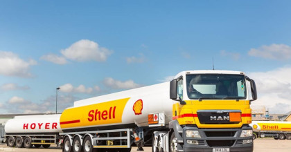 Shell defies falling oil prices with higher profits and strong cash flow