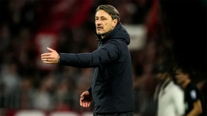 Bayern stumble, Dortmund seize Bundesliga-lifeline