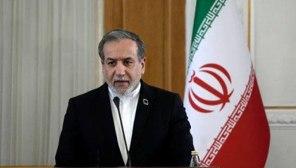 Iran FM signals more nuclear talks but issues US warning