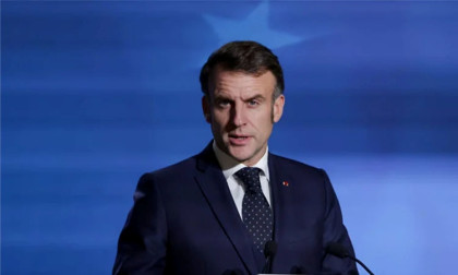 Macron signals delay on resuming talks with Putin