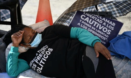 Hunger strike by relatives ups pressure for release of political prisoners