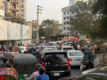 Pre-iftar rush paralyses Dhaka roads on first day of Ramadan