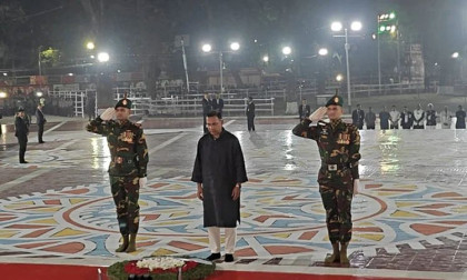 PM pays solemn tribute to language heroes